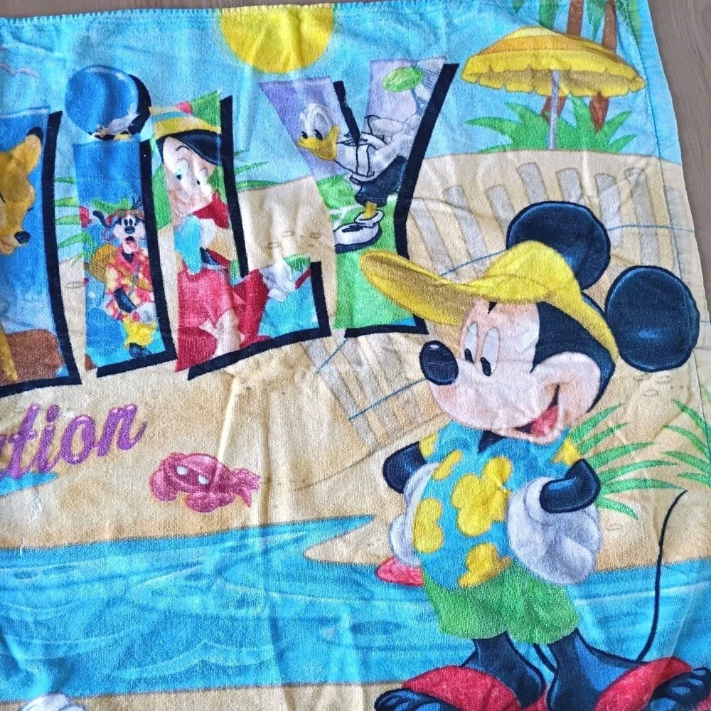 Vintage Disney Family‎ Vacation Beach Water Park Swimming Towel Used Condition